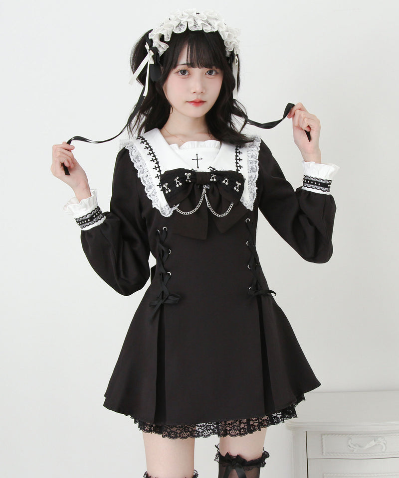 【予約　11/21発送】十字架クロススタッズチェーンレースアップフリルセーラーワンピース