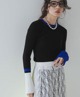 フレア袖配色プルオーバーニット