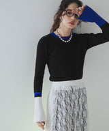 フレア袖配色プルオーバーニット