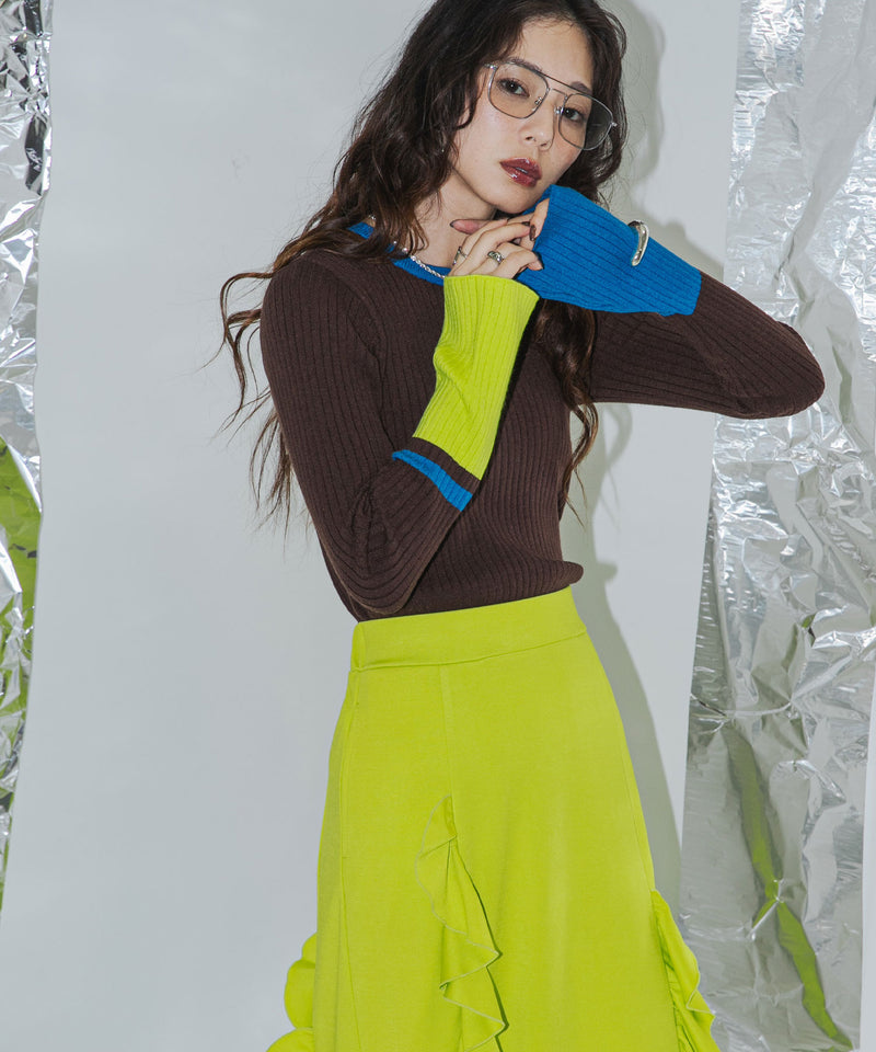 フレア袖配色プルオーバーニット