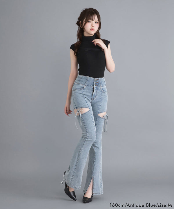 スリット入りカットアウトリボンフレアデニムパンツ