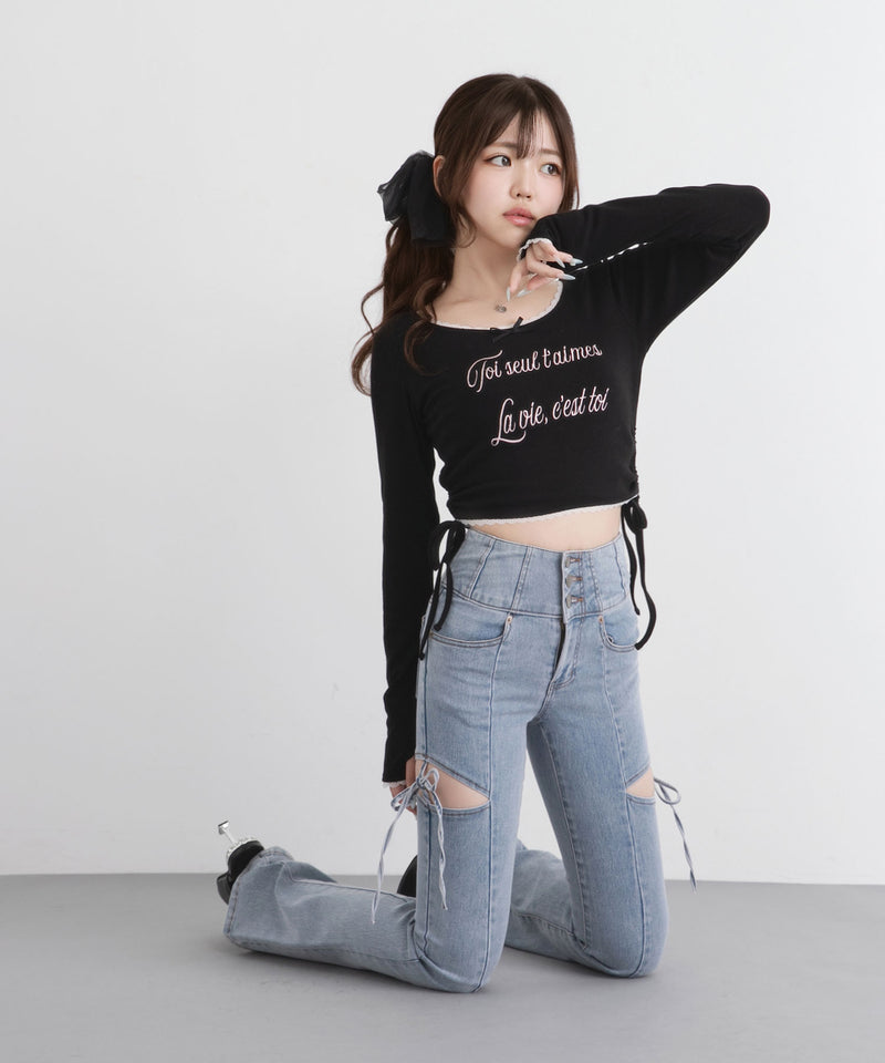 スリット入りカットアウトリボンフレアデニムパンツ