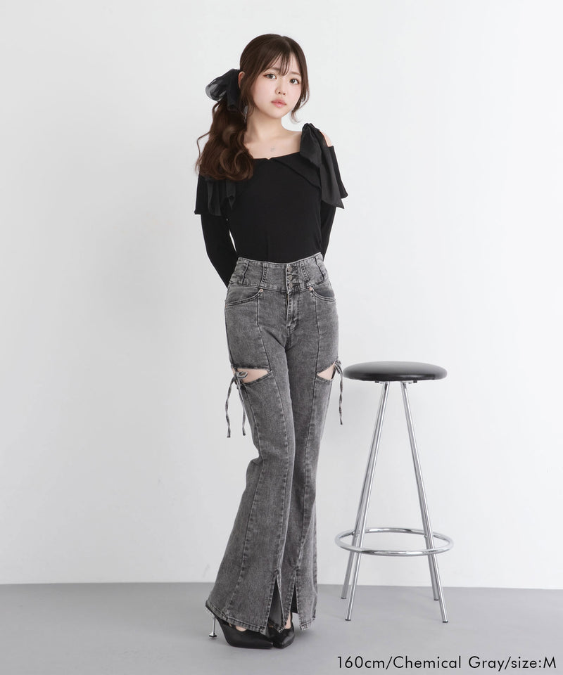 スリット入りカットアウトリボンフレアデニムパンツ