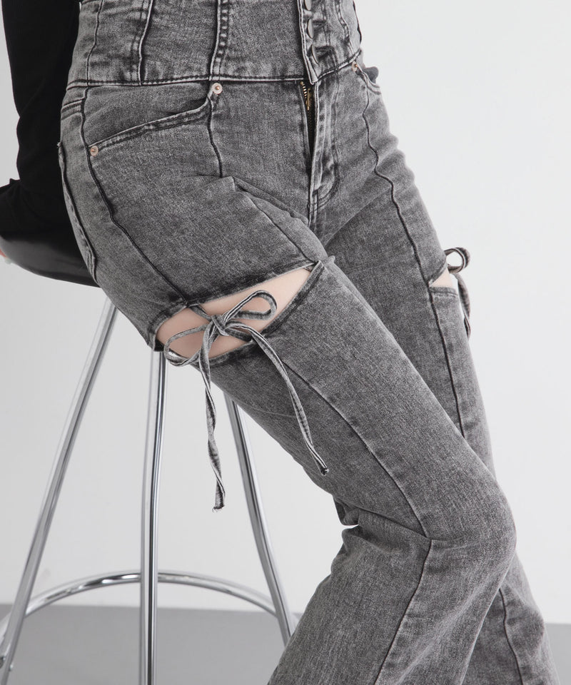 スリット入りカットアウトリボンフレアデニムパンツ