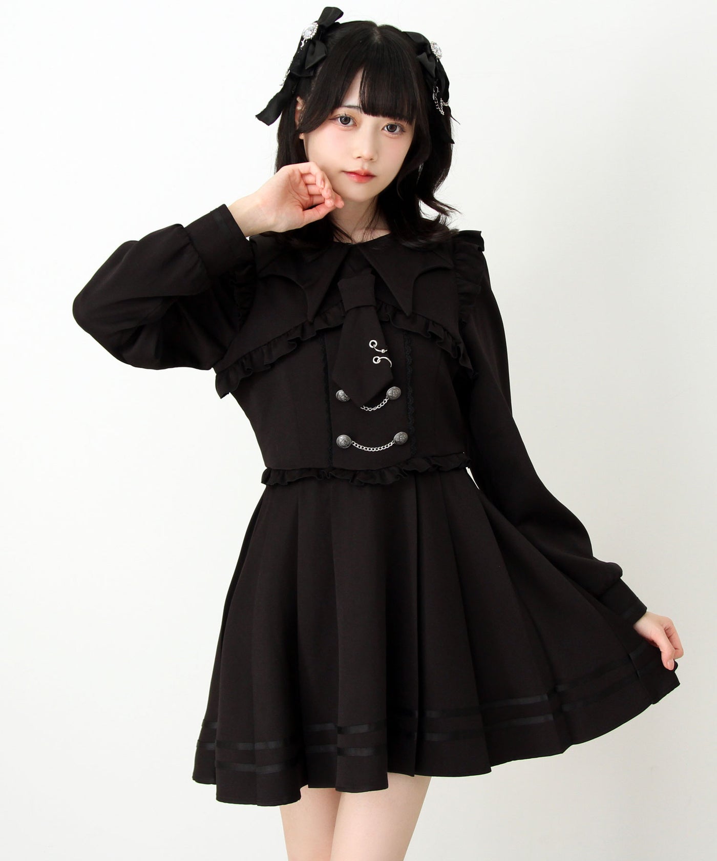 秋冬新作クーポン対象】コウモリ襟チェーンボタンフリルプリーツ