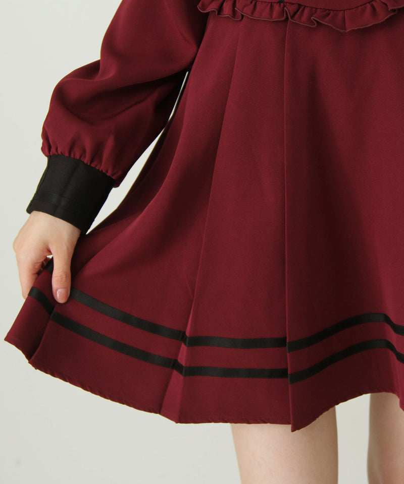 コウモリ襟チェーンボタンフリルプリーツワンピース