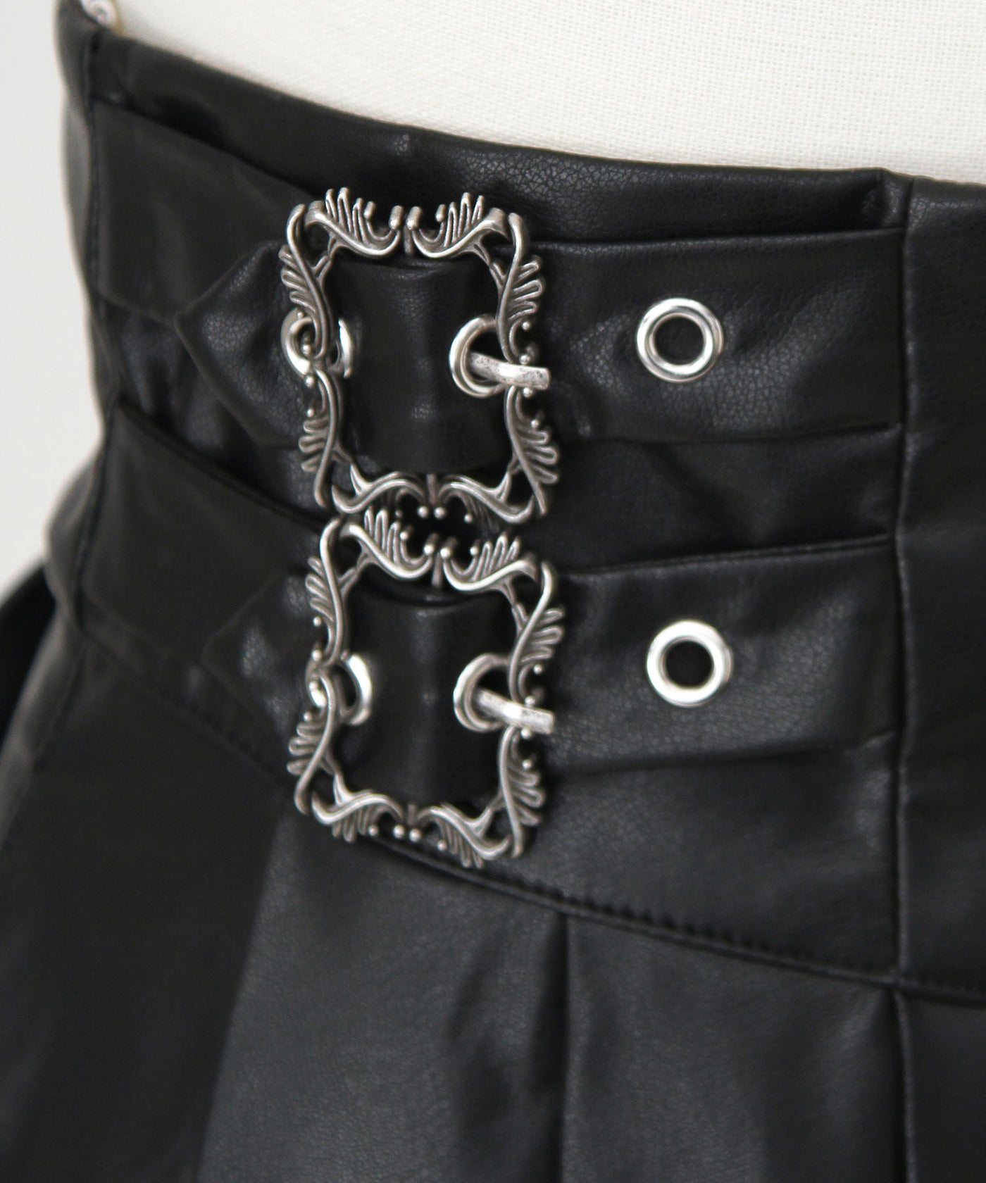 十字架レザーベルトプリーツスカート – レディースファッション通販の