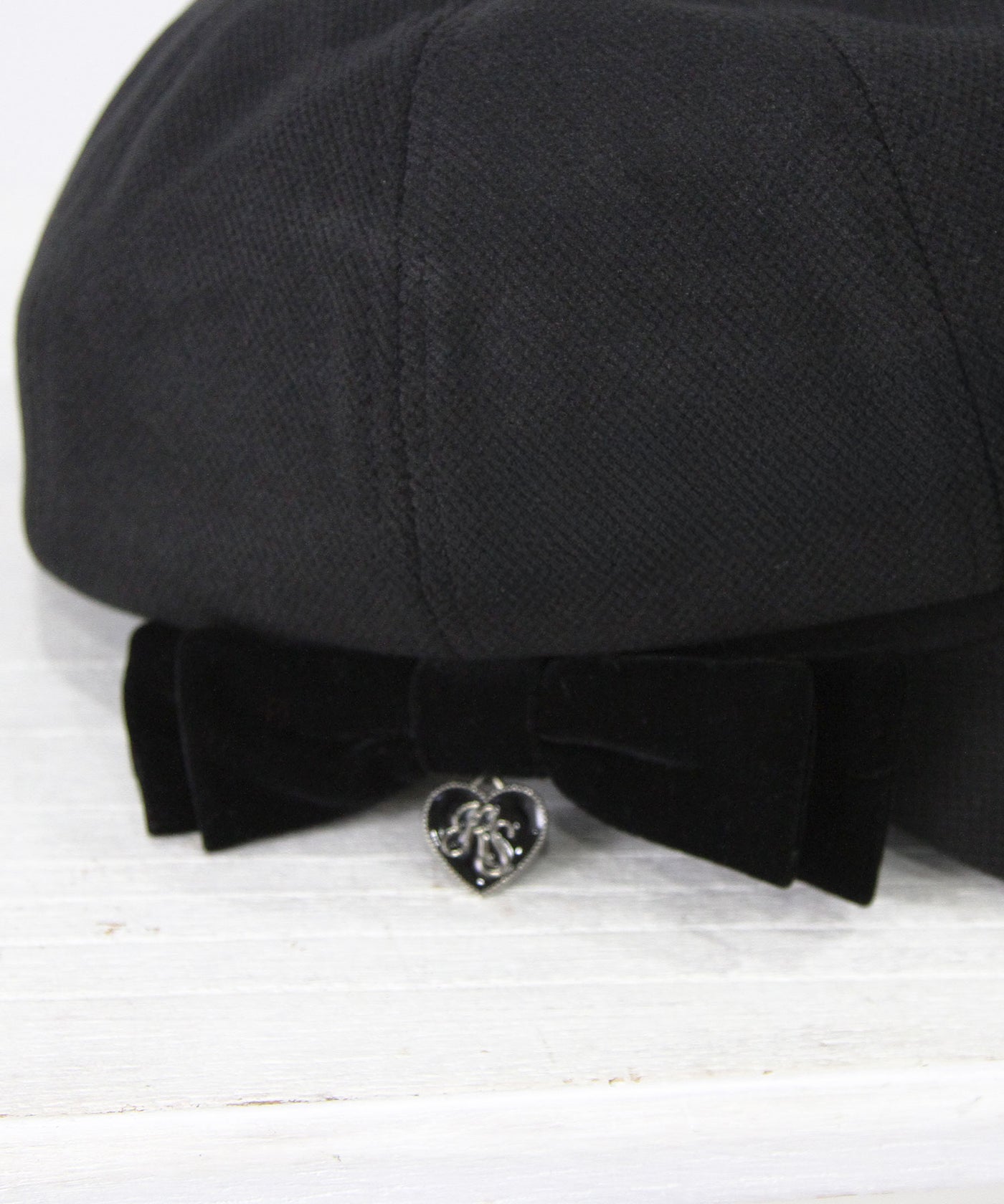 オリジナルハートチャーム付きリボンキャスケット – レディース