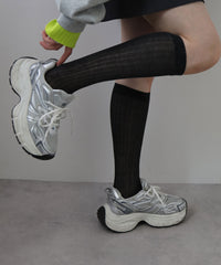 チャコールグレー