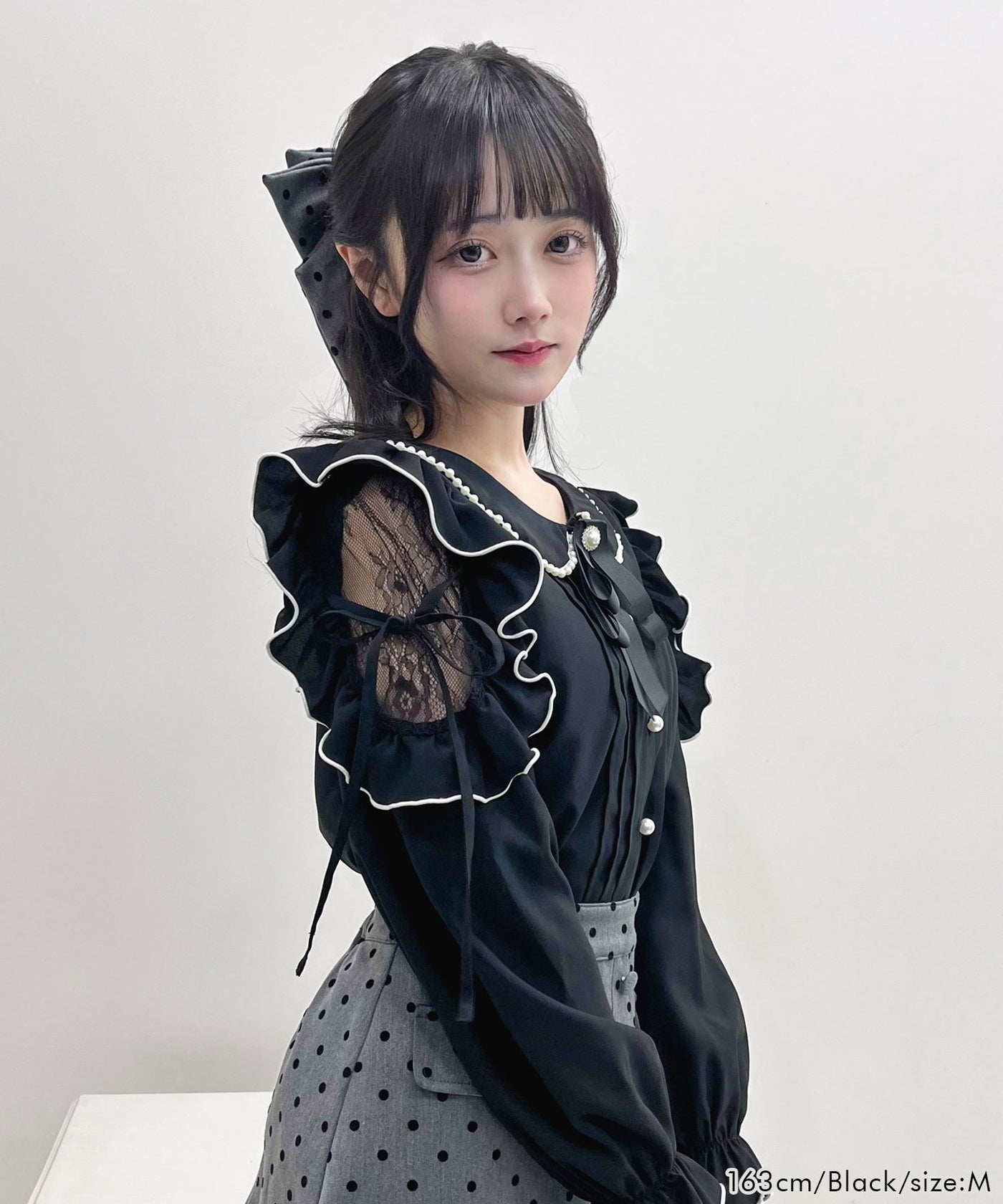 AD2022 23SS チュールフリルデザイン丸襟半袖ブラウス 黒 リニューアルセール】ショルダーレースフリル丸襟ブラウス【大きい