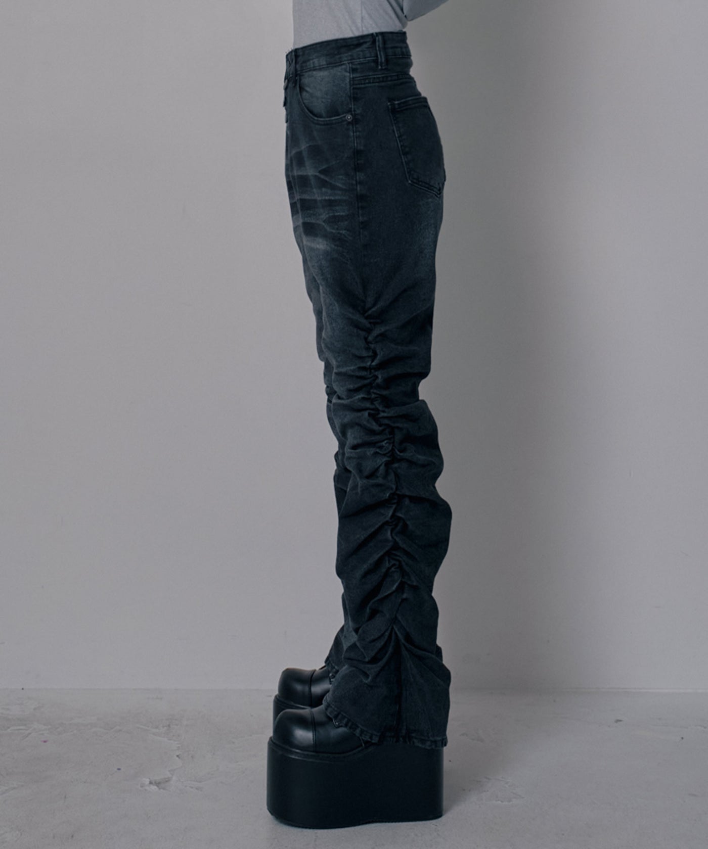 脇シャーリングヴィンテージ風加工ストレッチデニムパンツ