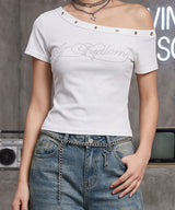 【予約　4/30発送】オフショル ハトメディテール ラインストーンロゴ クロップドTシャツ【SD】