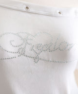 【予約　4/30発送】オフショル ハトメディテール ラインストーンロゴ クロップドTシャツ【SD】