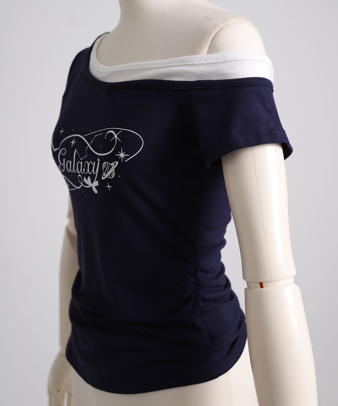 ロゴ オフショルダー Tシャツ / レイヤード風 アシンメトリー 星柄 T
