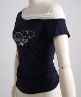 【感謝祭セール対象】ロゴ オフショルダー Tシャツ / レイヤード風 アシンメトリー 星柄 Tシャツ エッジィ
