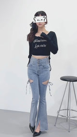 スリット入りカットアウトリボンフレアデニムパンツ