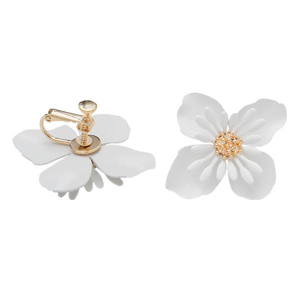 376 マット ホワイト　花びら　スティック　ピアス　イヤリング　ハンドメイド マット ホワイト 花びら ゆらゆら スティック ピアス イヤリング