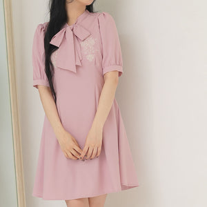 刺繍入りリボンタイワンピース